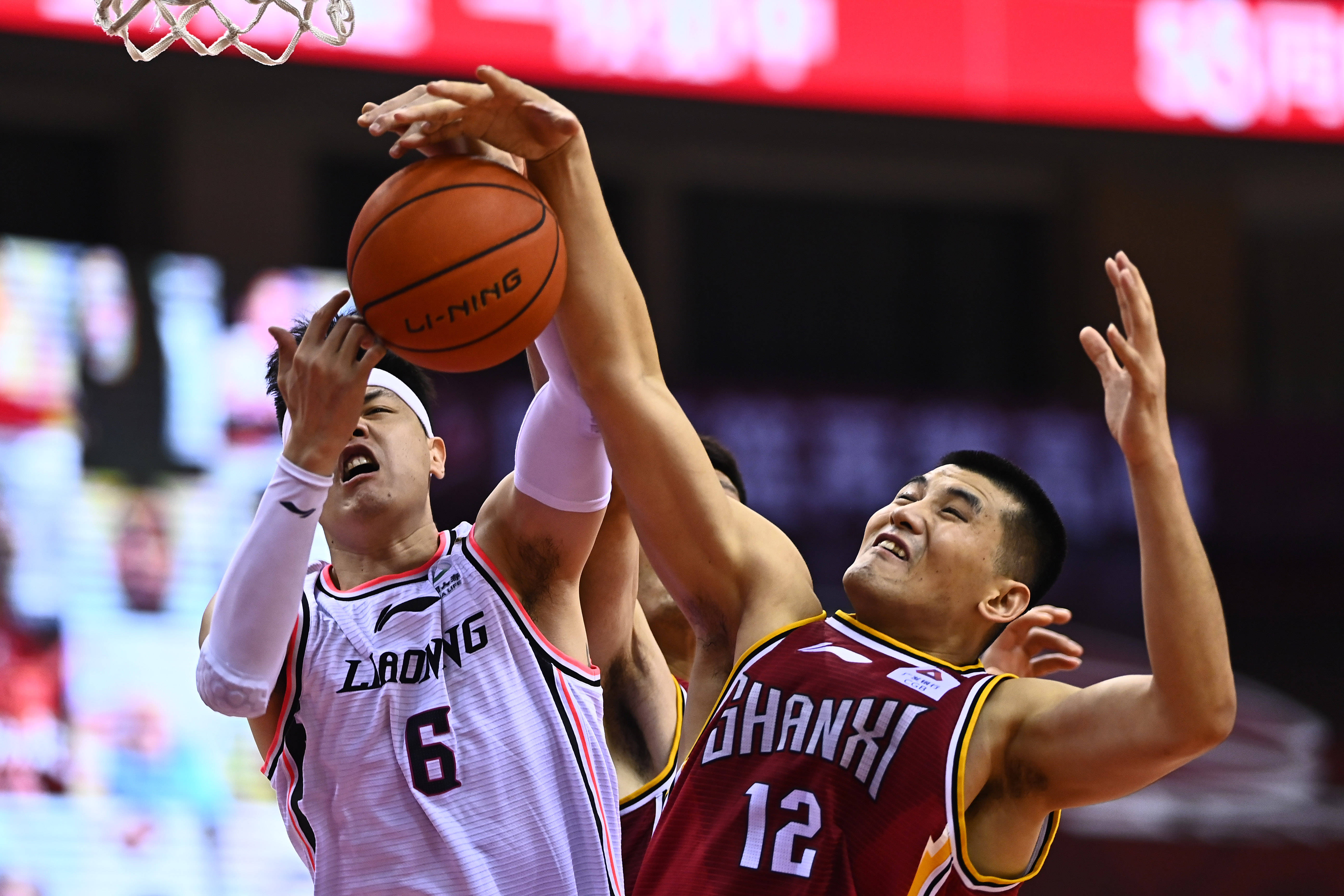 遭双杀 北京队败广厦 末场输3分 张镇麟无辜“中招”