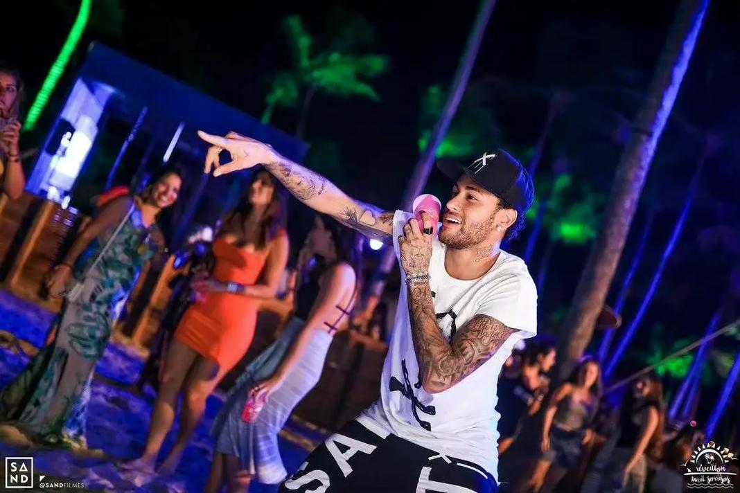 曼城英超33分紧追阿森纳，五项数据领跑联赛