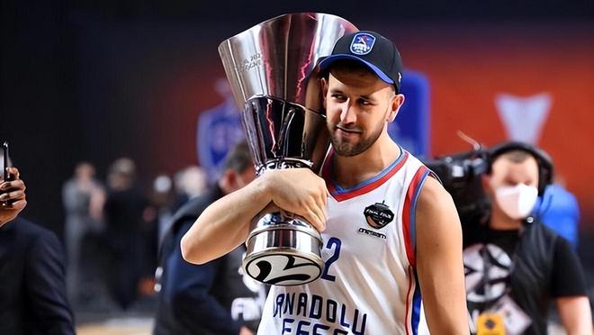 每体：巴尔韦德或将以右后卫角色出战对阵马竞的西超杯